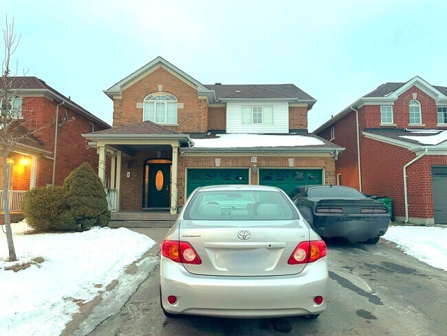 10 Olde Town Rd in Brampton, ON - Building Photo - Building Photo