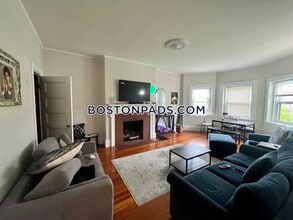 917 Beacon St in Boston, MA - Building Photo - Building Photo