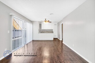 Prada Pointe Apartments in Costa Mesa, CA - Foto de edificio - Building Photo