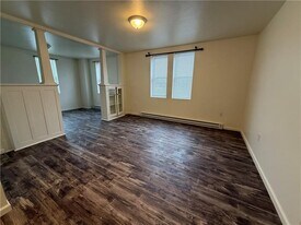 570 Kendall Ave in Lyndora, PA - Building Photo