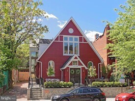 1015 D St NE in Washington, DC - Building Photo