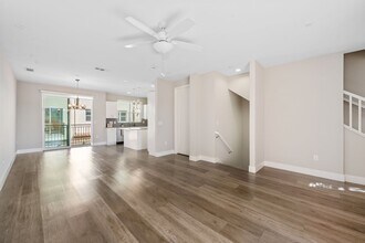 4384 Paxton Pl in Calabasas, CA - Foto de edificio - Building Photo