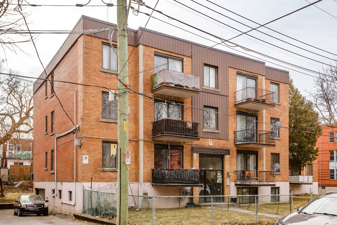 4090 Plamondon Av in Montréal, QC - Building Photo