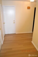 26 Dorchester Dr in East Brunswick, NJ - Building Photo - Building Photo