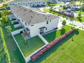 4246 Lagoon Shore Dr in Greenacres, FL - Building Photo - Building Photo