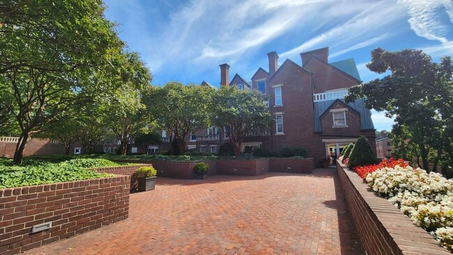 property at 115 N Lee St