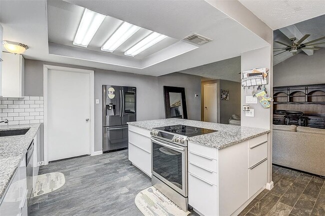 16635 Water Oak Dr in Channelview, TX - Building Photo - Building Photo