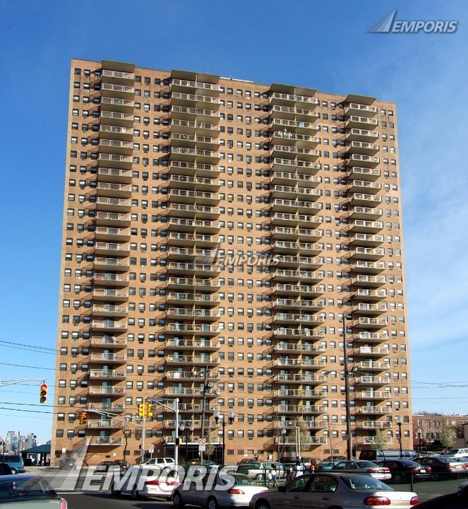 5701 Boulevard E, Unit 25H in West New York, NJ - Foto de edificio