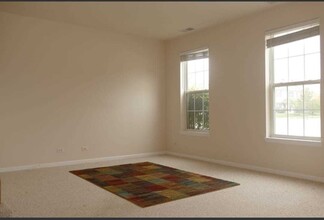 2486 Georgetown Cir in Aurora, IL - Building Photo - Building Photo