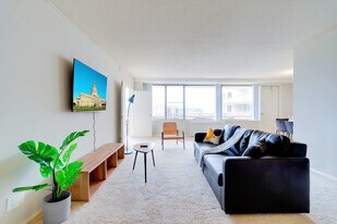 2111 Richmond Hwy in Arlington, VA - Building Photo