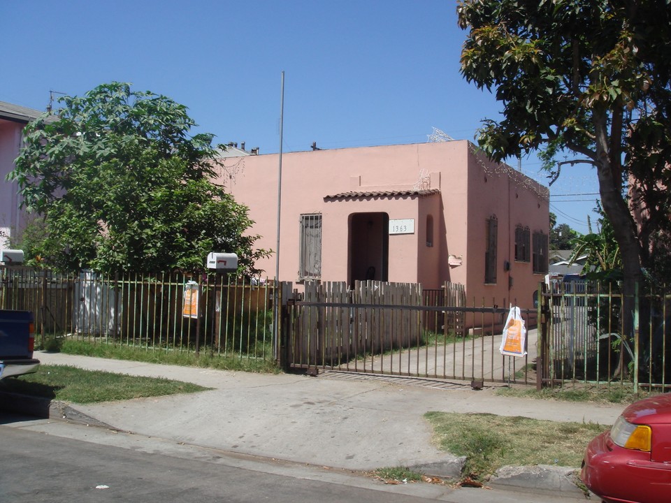 1361-1371 E 50th St in Los Angeles, CA - Building Photo