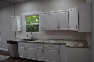 2601 N Thorne Ave in Fresno, CA - Building Photo - Building Photo