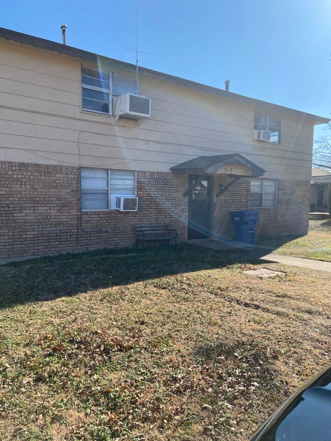 313 N 4th St, Unit 4 in Noble, OK - Building Photo - Building Photo