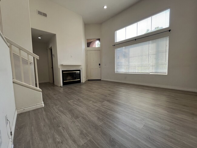 305 Marinella Aisle in Irvine, CA - Building Photo - Building Photo