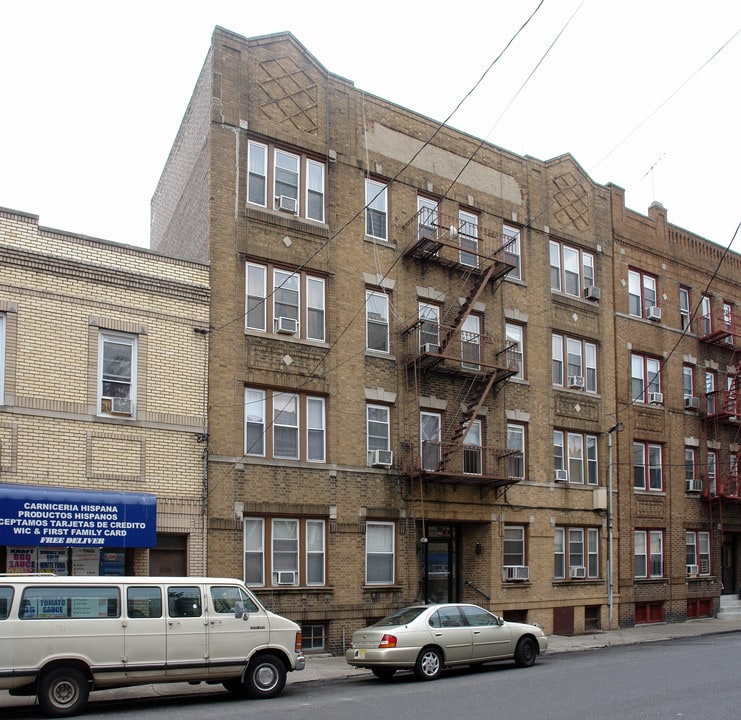 5204-5206 Palisade Ave in West New York, NJ - Building Photo