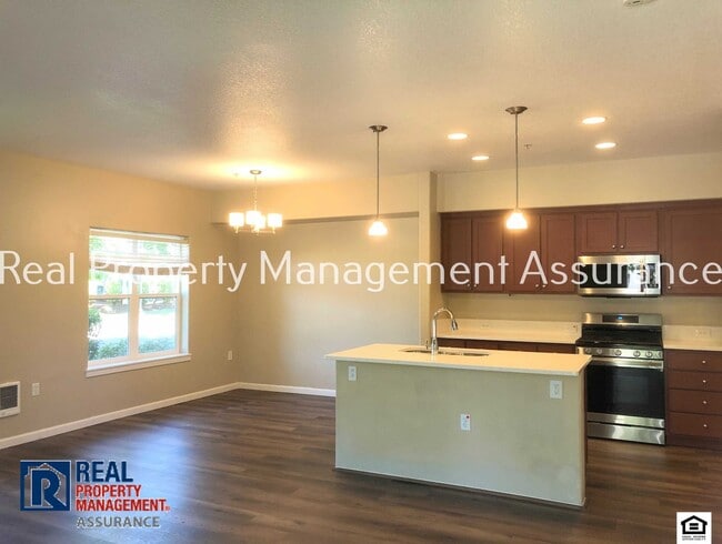 10651 NE Red Wing Way in Hillsboro, OR - Building Photo - Building Photo