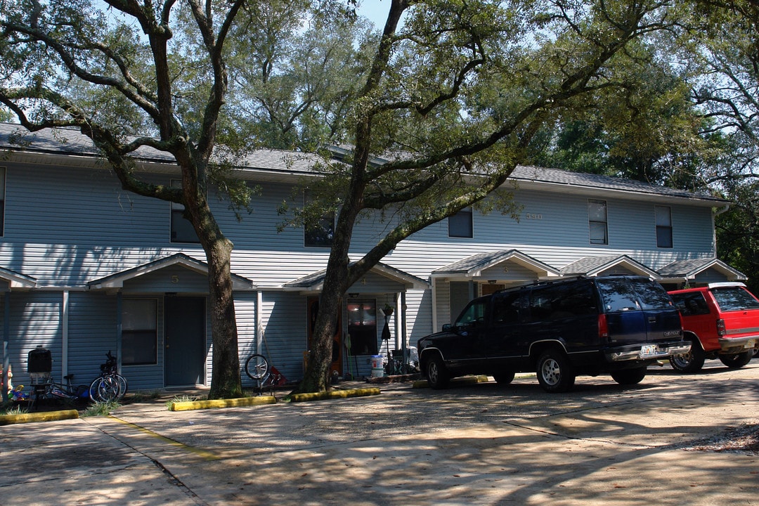 590-592 Hill Ln in Niceville, FL - Building Photo