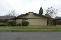 717 W Bullard Ave in Fresno, CA - Building Photo - Building Photo