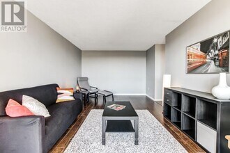 1600 Adelaide St N in London, ON - Building Photo - Building Photo