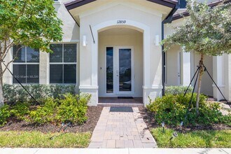 12859 SW 243rd Terrace in Princeton, FL - Building Photo - Building Photo