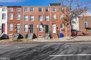 926 W Pratt St in Baltimore, MD - Building Photo