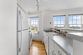 591 Beacon St, Unit 1005 in Boston, MA - Building Photo - Building Photo