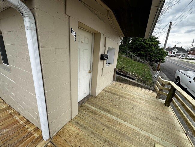 property at 1118-B 17th St