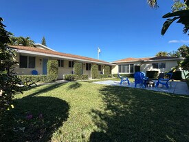 1258 Beach Rd, Unit 5 through 9 in West Palm Beach, FL - Building Photo