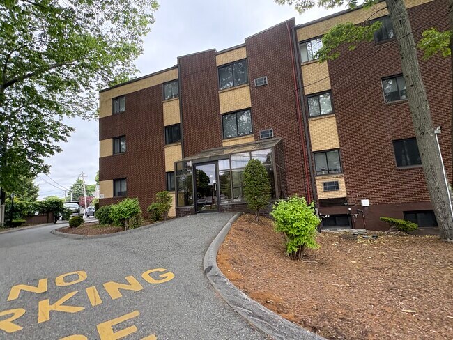 24 Hamilton St, Unit 31 in Saugus, MA - Building Photo - Building Photo