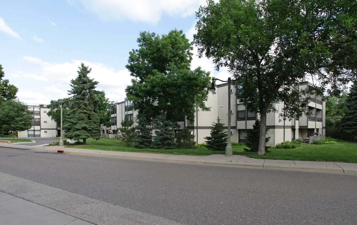 Westmoreland Hills in St. Louis Park, MN - Building Photo