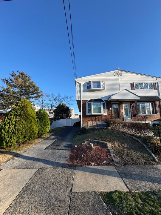 254 Berkley Ave in Lansdowne, PA - Building Photo