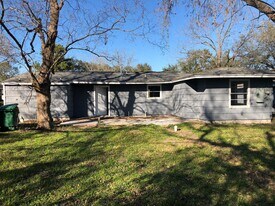 6022 Lyndhurst Dr in Houston, TX - Building Photo