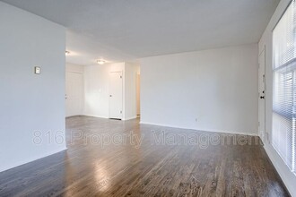 7704 E 111th Terrace in Kansas City, MO - Building Photo - Building Photo