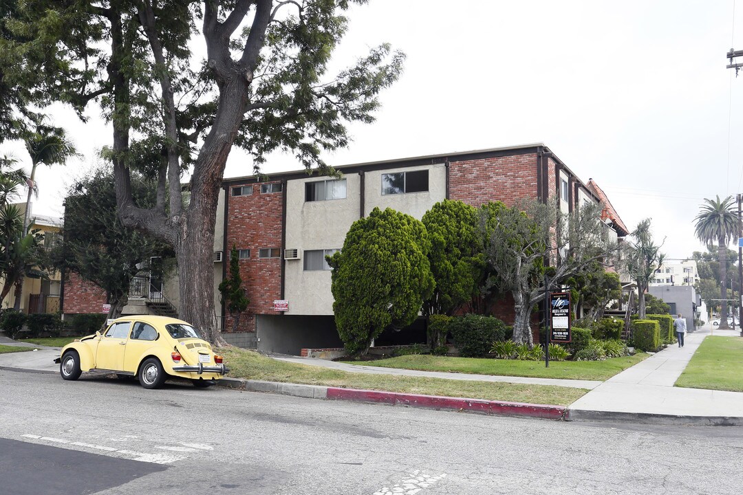 3362 Mentone Ave in Los Angeles, CA - Building Photo