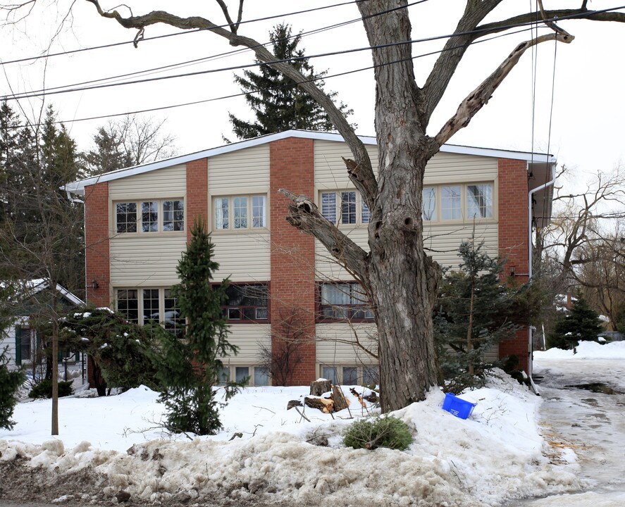 122 Lucas St in Richmond Hill, ON - Building Photo