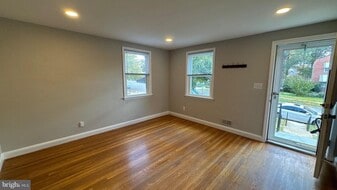 8676 Oak Rd in Parkville, MD - Building Photo