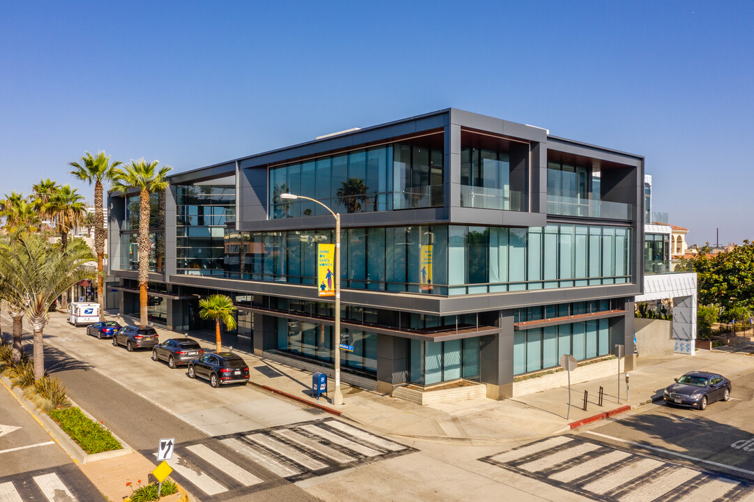 900 Wilshire Blvd in Santa Monica, CA - Building Photo