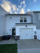 10822 Ashton Poole Pl in Glen Allen, VA - Foto de edificio - Building Photo