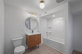 401 Monroe Pl in Hopkins, MN - Building Photo - Building Photo