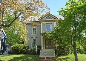 147 Pleasant Ave in Portland, ME - Building Photo