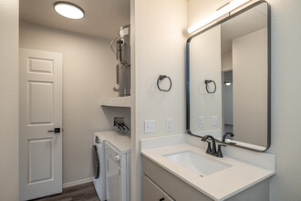 The Grove on Berry in Springdale, AR - Building Photo - Interior Photo