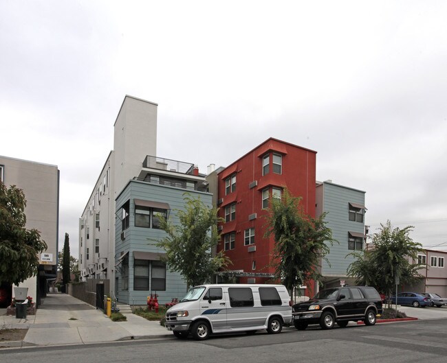 Casa Feliz Studios in San Jose, CA - Foto de edificio - Building Photo
