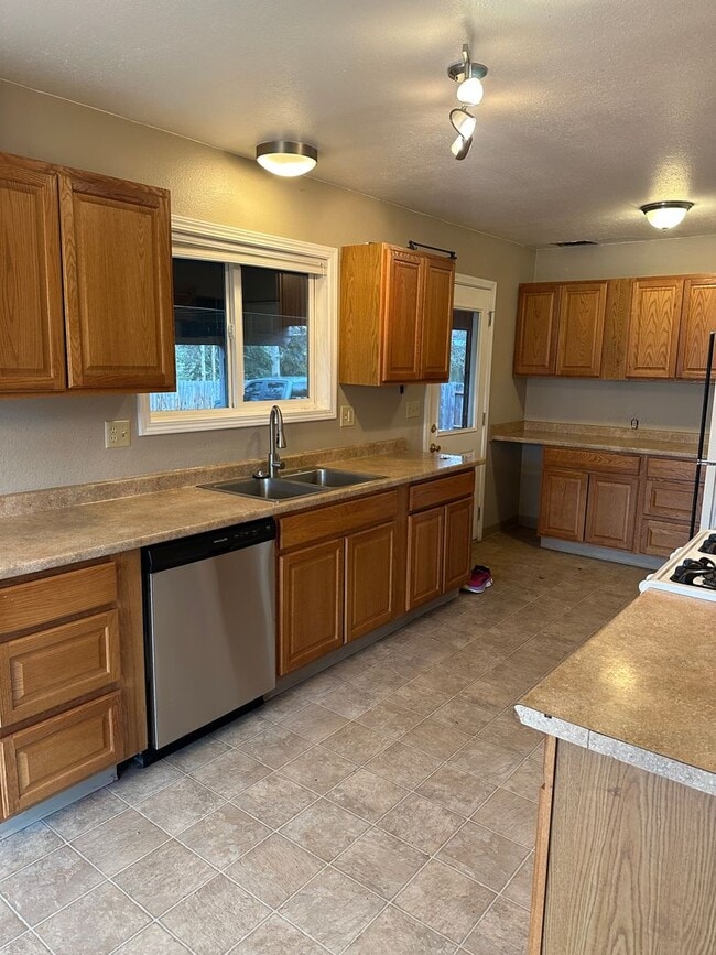 4943-4945 Vance Dr in Anchorage, AK - Building Photo - Building Photo