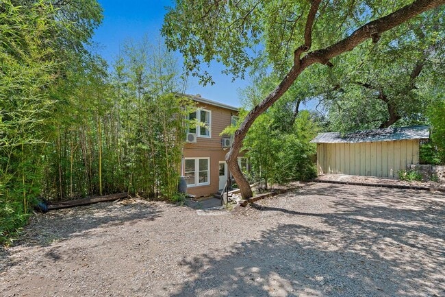 property at 2810 Pearl St