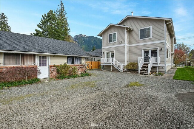 313 Bendigo Blvd N in North Bend, WA - Building Photo - Building Photo