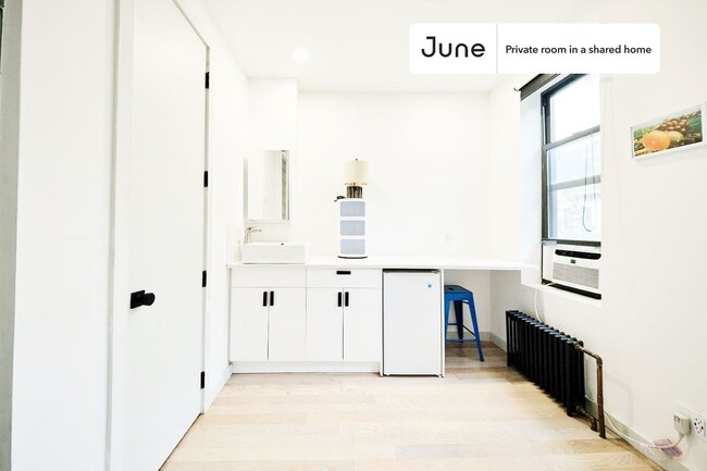 Room in Shared 3 bed/3 bath home in Queens, NY - Building Photo - Building Photo