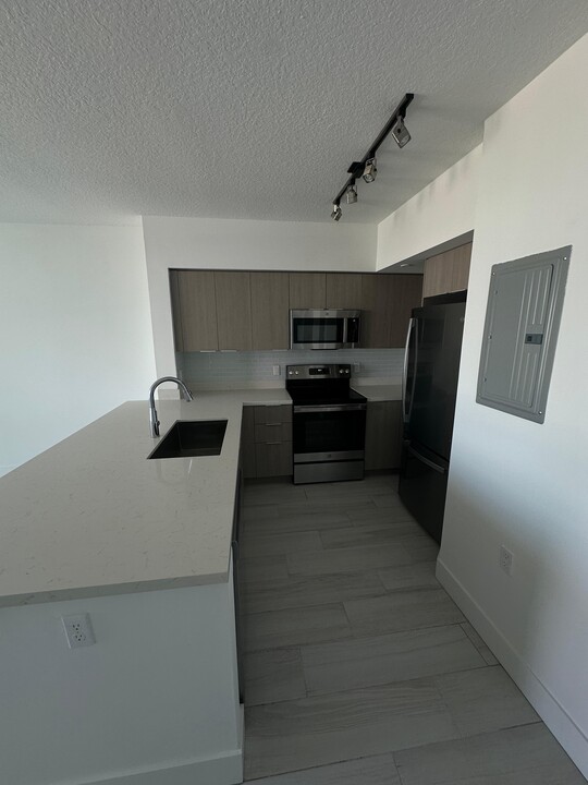 102 NE 1st Ave, Unit A54 in Dania Beach, FL - Building Photo