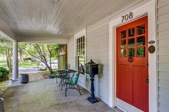 708 W Marvin Ave in Waxahachie, TX - Building Photo - Building Photo