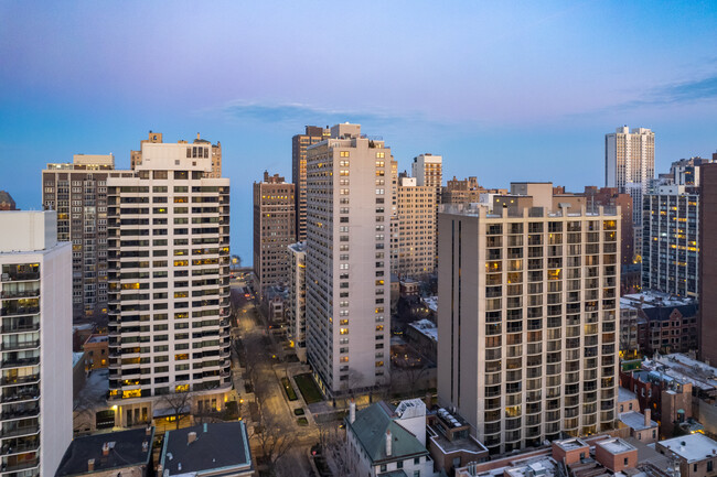 State Parkway Condominium in Chicago, IL - Foto de edificio - Building Photo