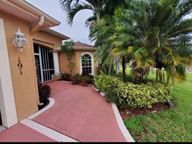 191 SE Walters Terrace in Port St. Lucie, FL - Foto de edificio - Building Photo